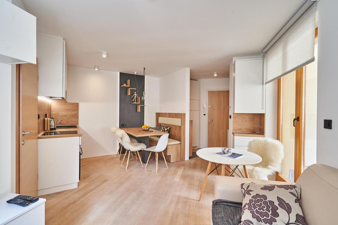Cozy Apartment In The Heart Of 크라니스카고라 외부 사진