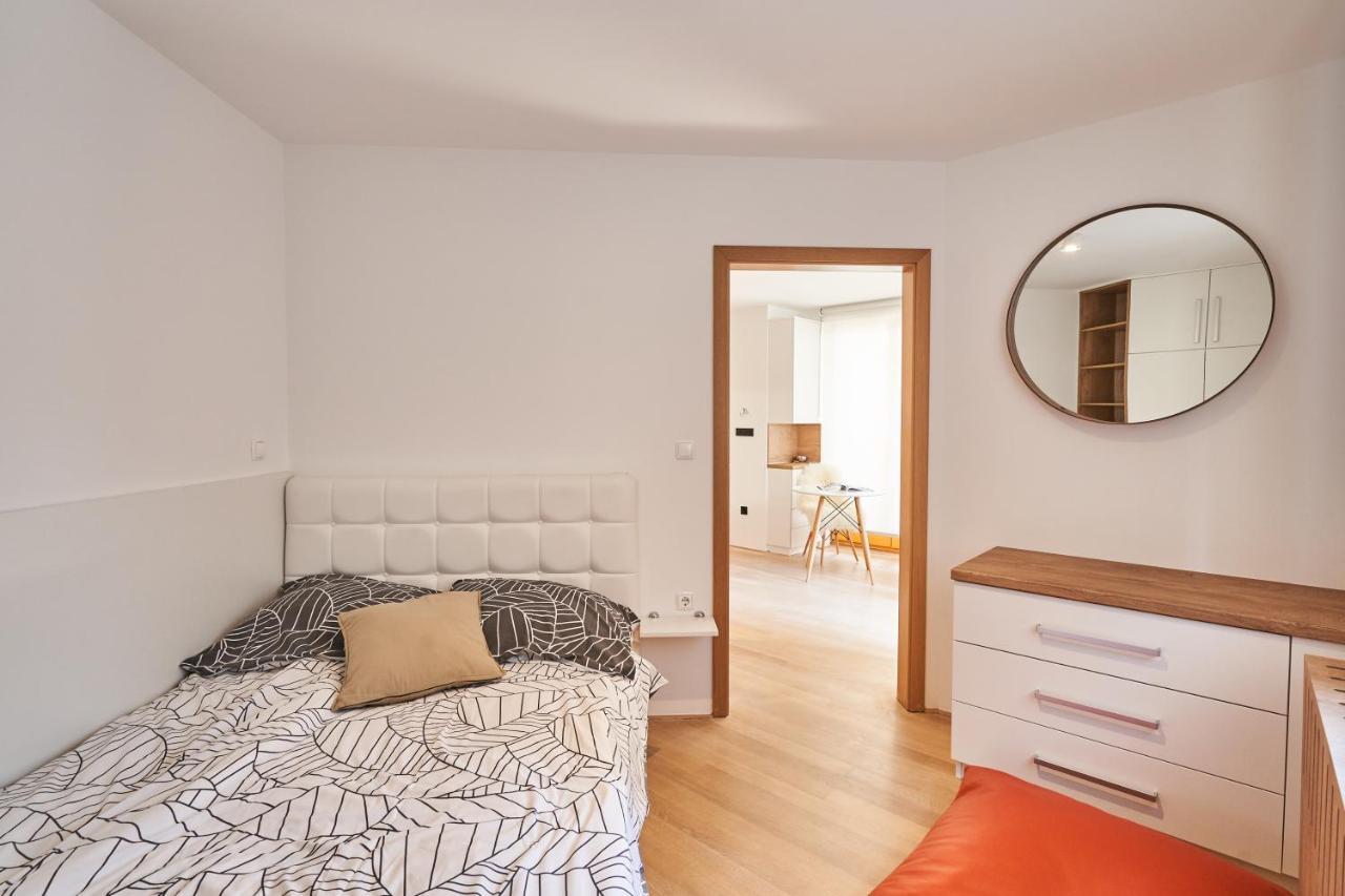 Cozy Apartment In The Heart Of 크라니스카고라 외부 사진