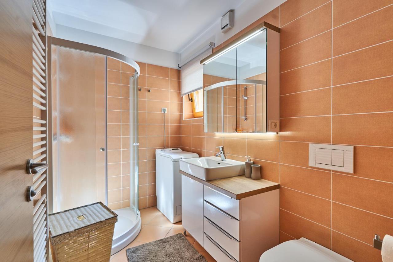 Cozy Apartment In The Heart Of 크라니스카고라 외부 사진